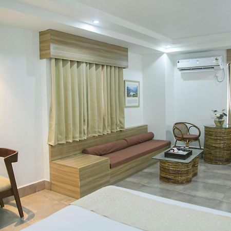 Hotel Lake Shilloi Dimāpur Exteriör bild