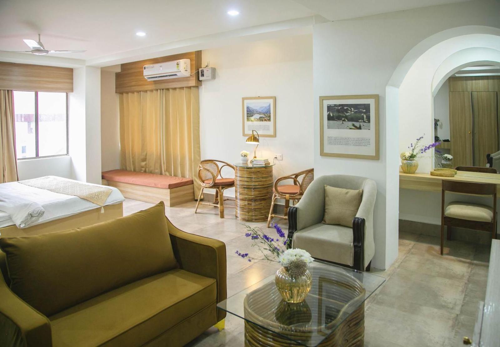 Hotel Lake Shilloi Dimāpur Exteriör bild