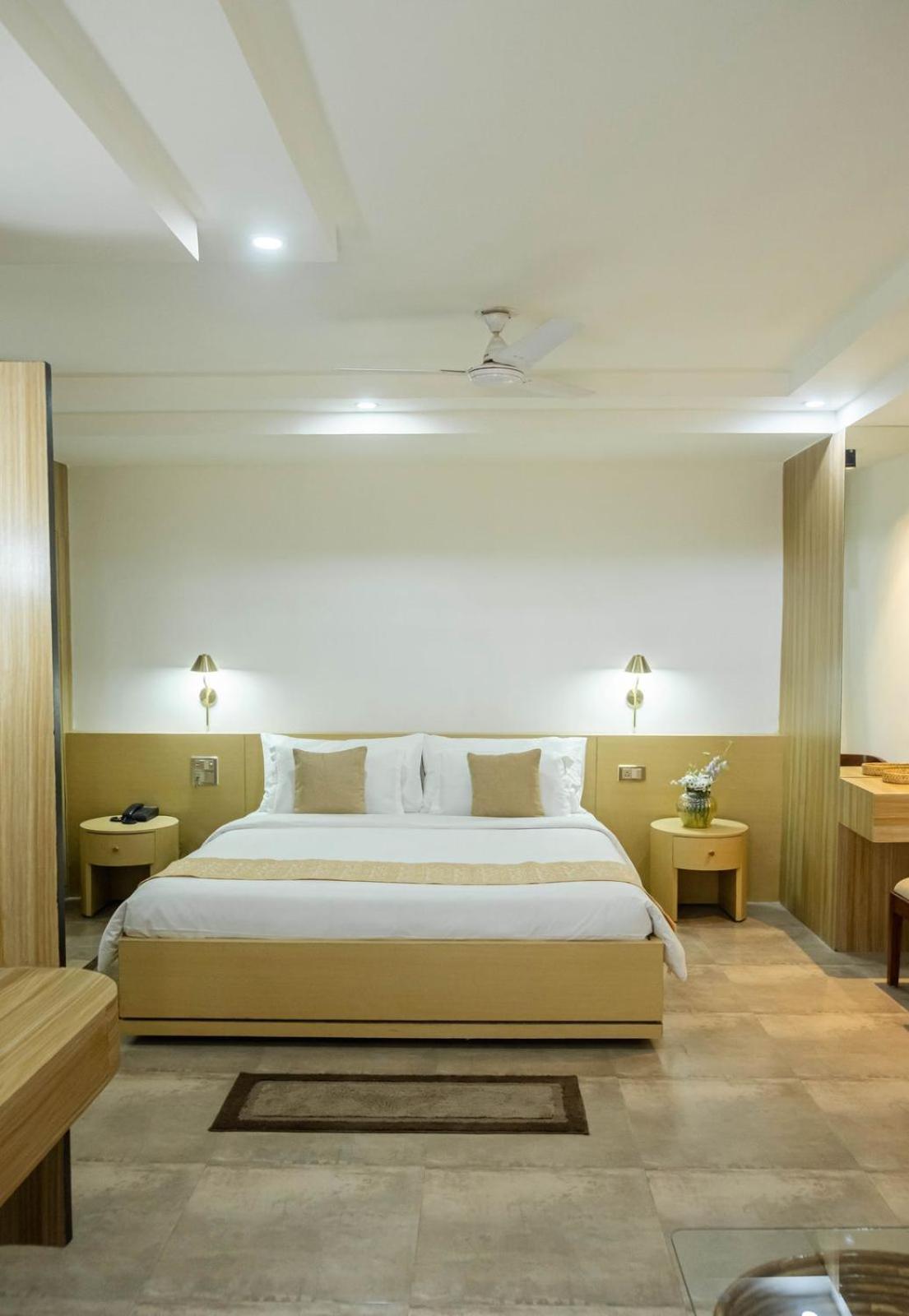 Hotel Lake Shilloi Dimāpur Exteriör bild