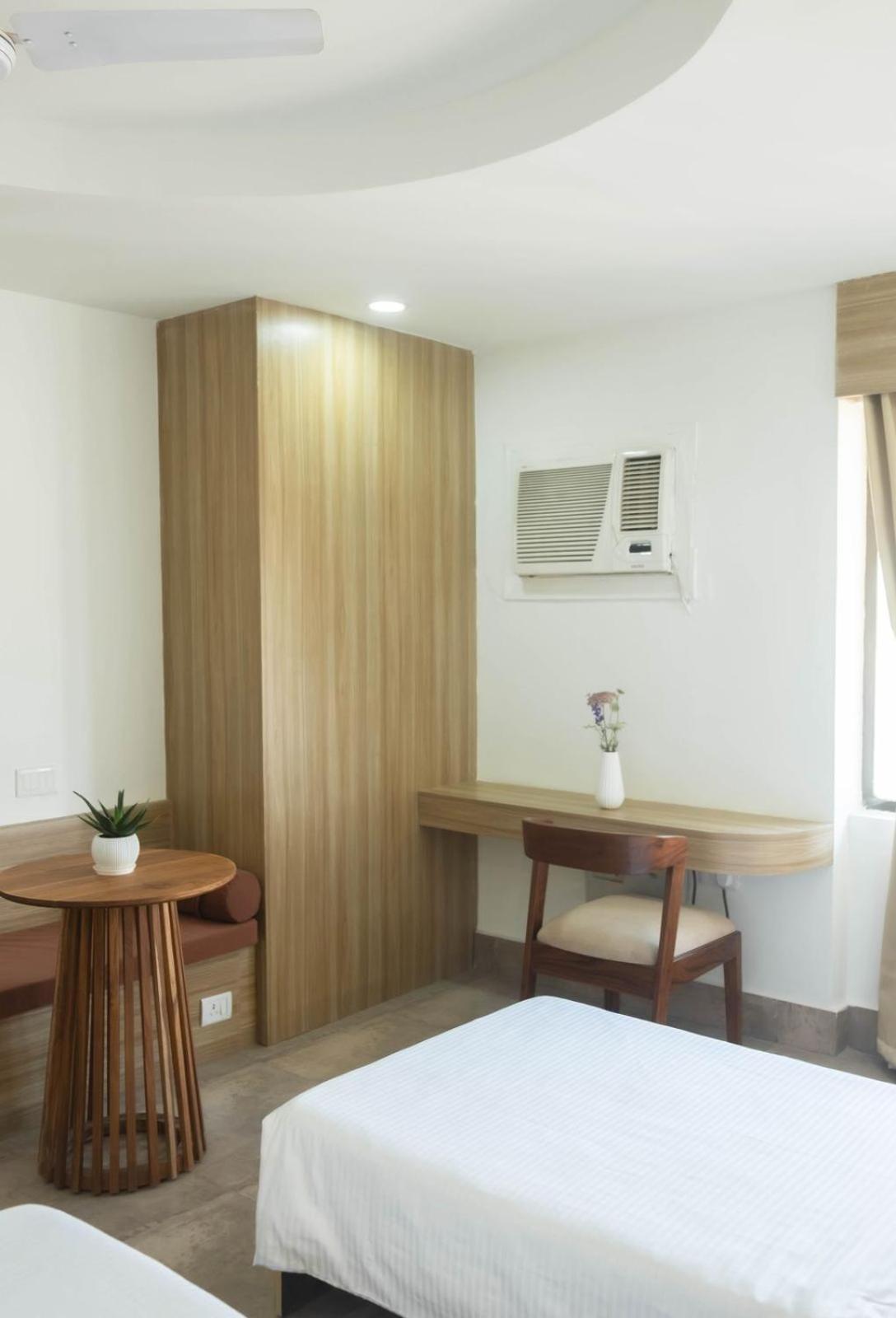 Hotel Lake Shilloi Dimāpur Exteriör bild