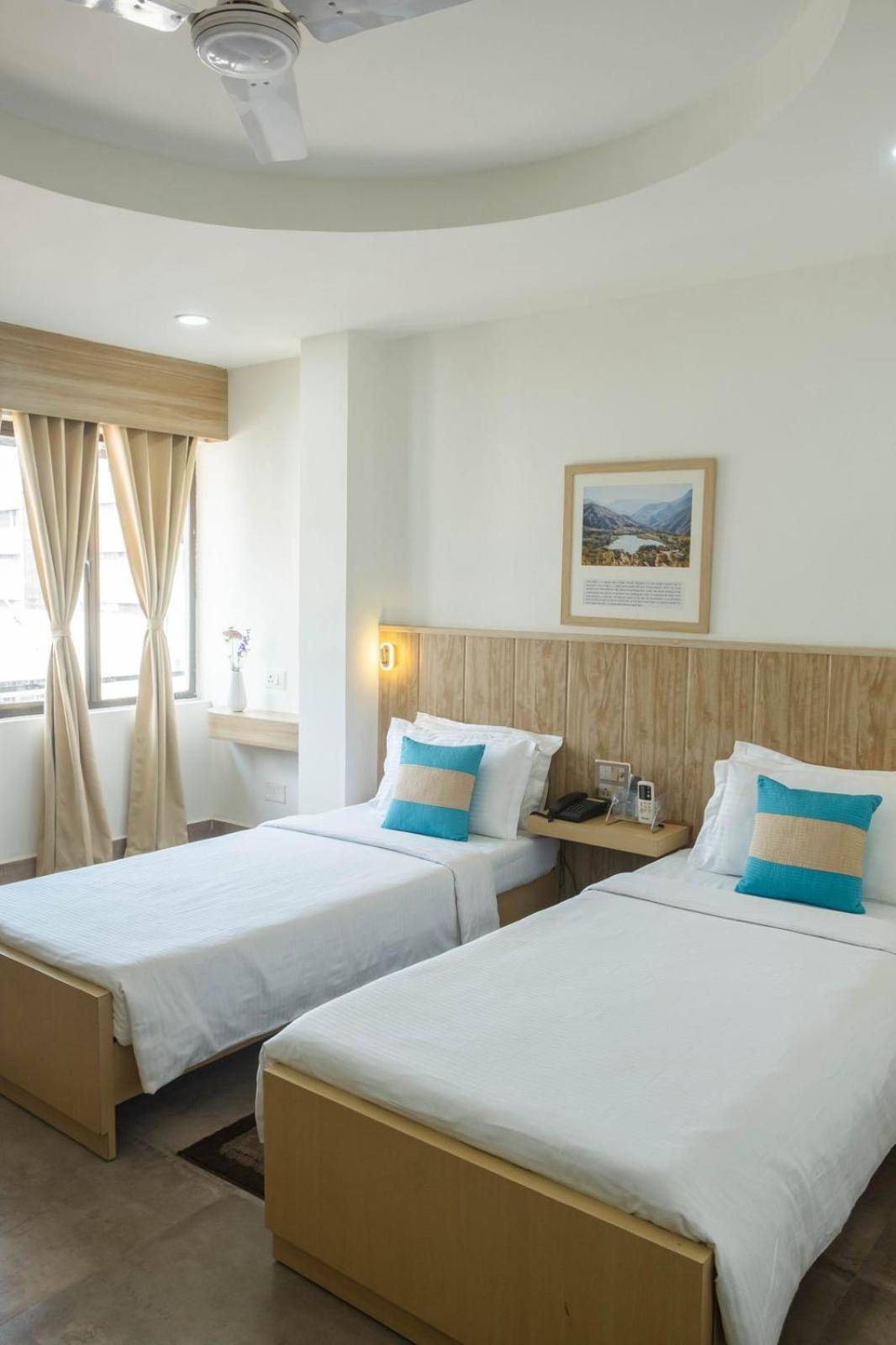 Hotel Lake Shilloi Dimāpur Exteriör bild